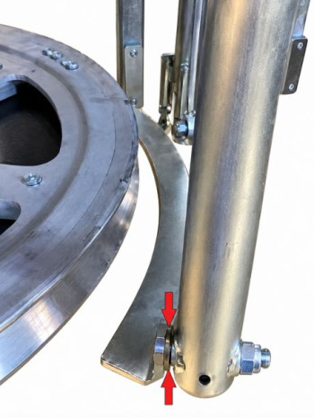 Brass bush for decoupling rail